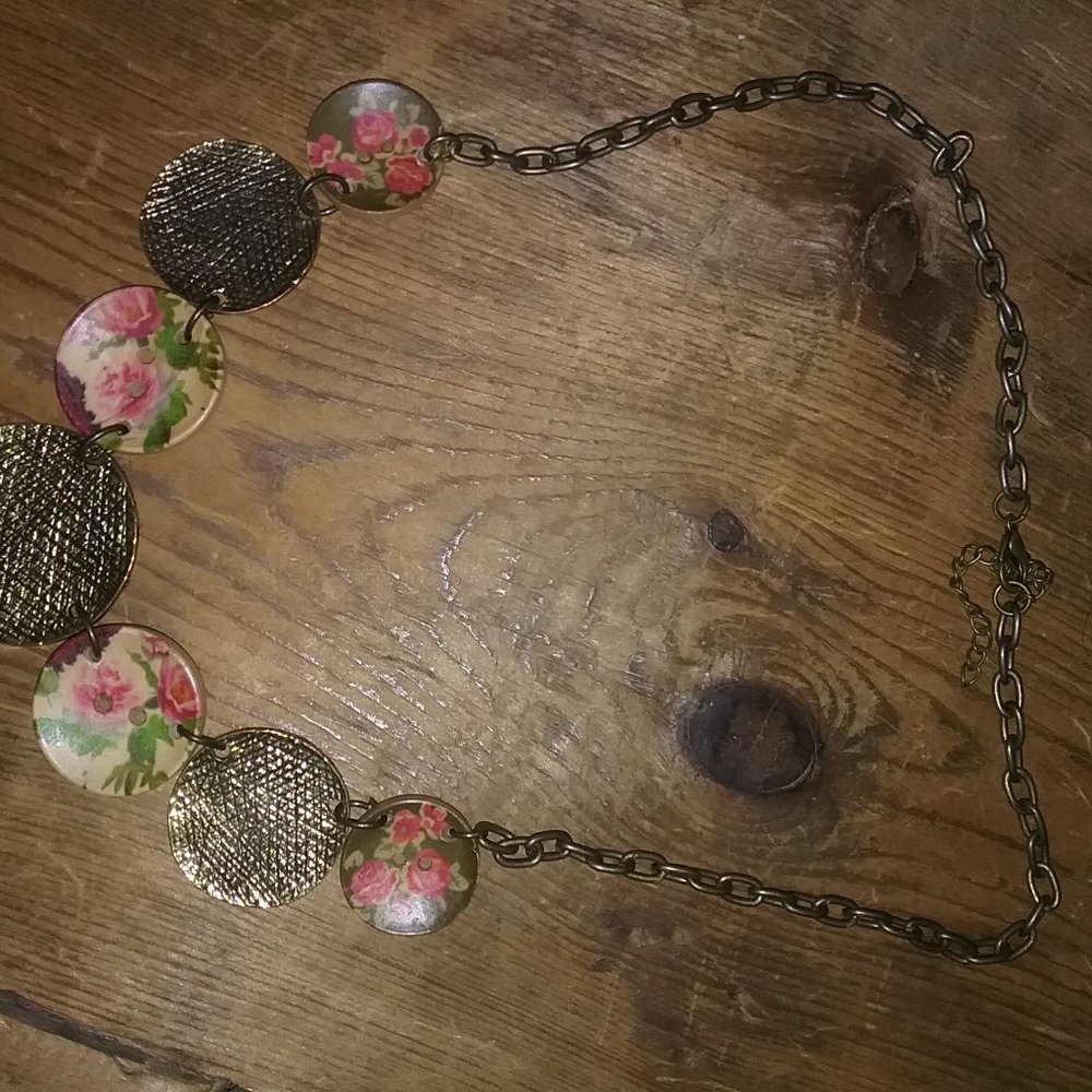 Floral Necklace// FREE WITH ANOTHER ORDER